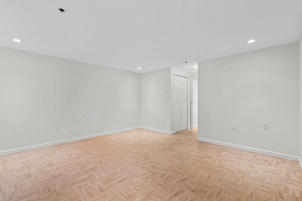 357 Commercial Street # 003