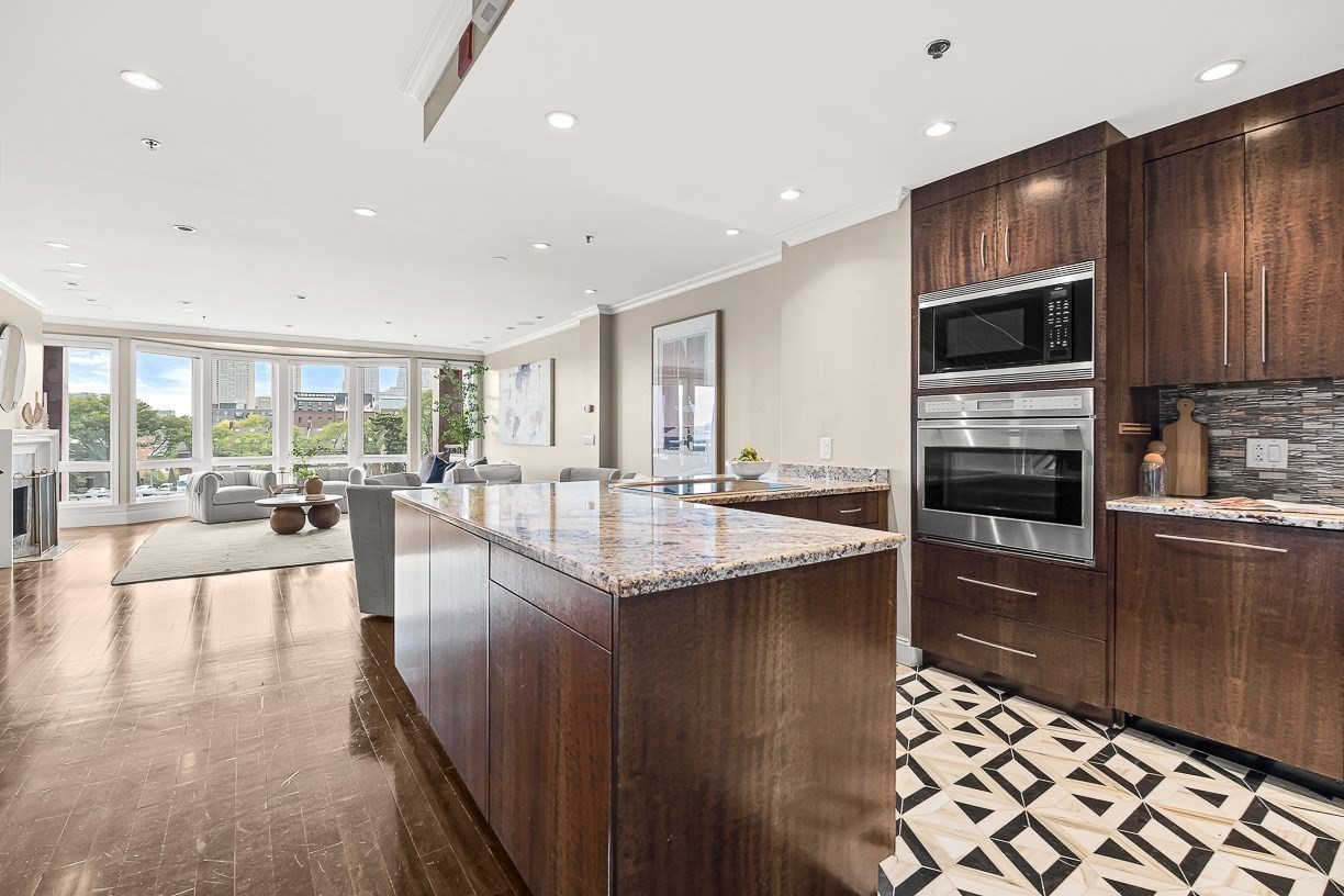 40 Battery St # 306