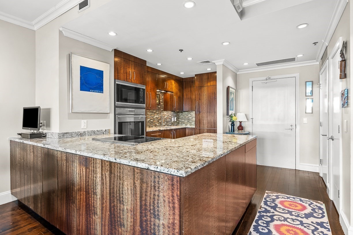 40 Battery St # 306