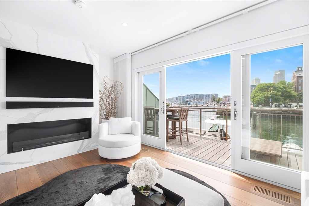 15 Union Wharf # 15