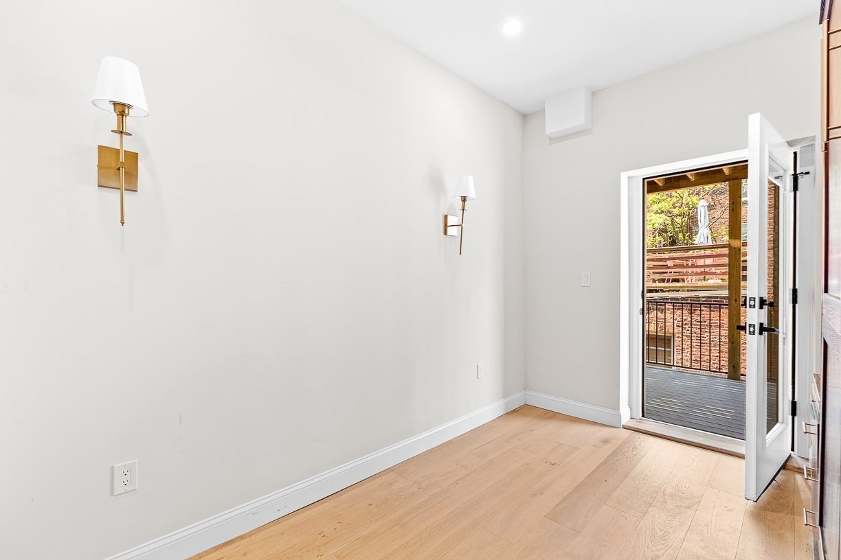 166 Salem St # 8