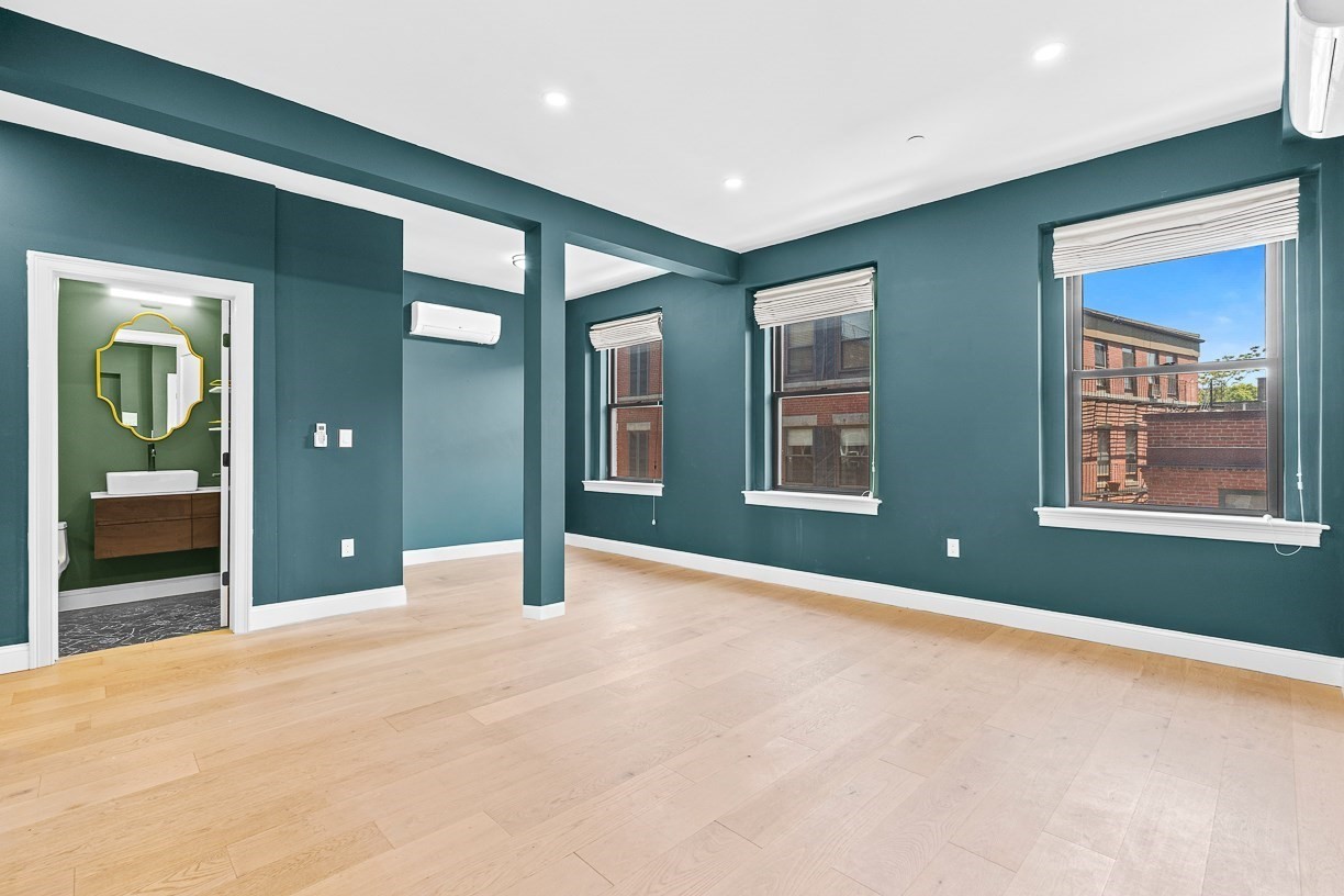 166 Salem St # 8