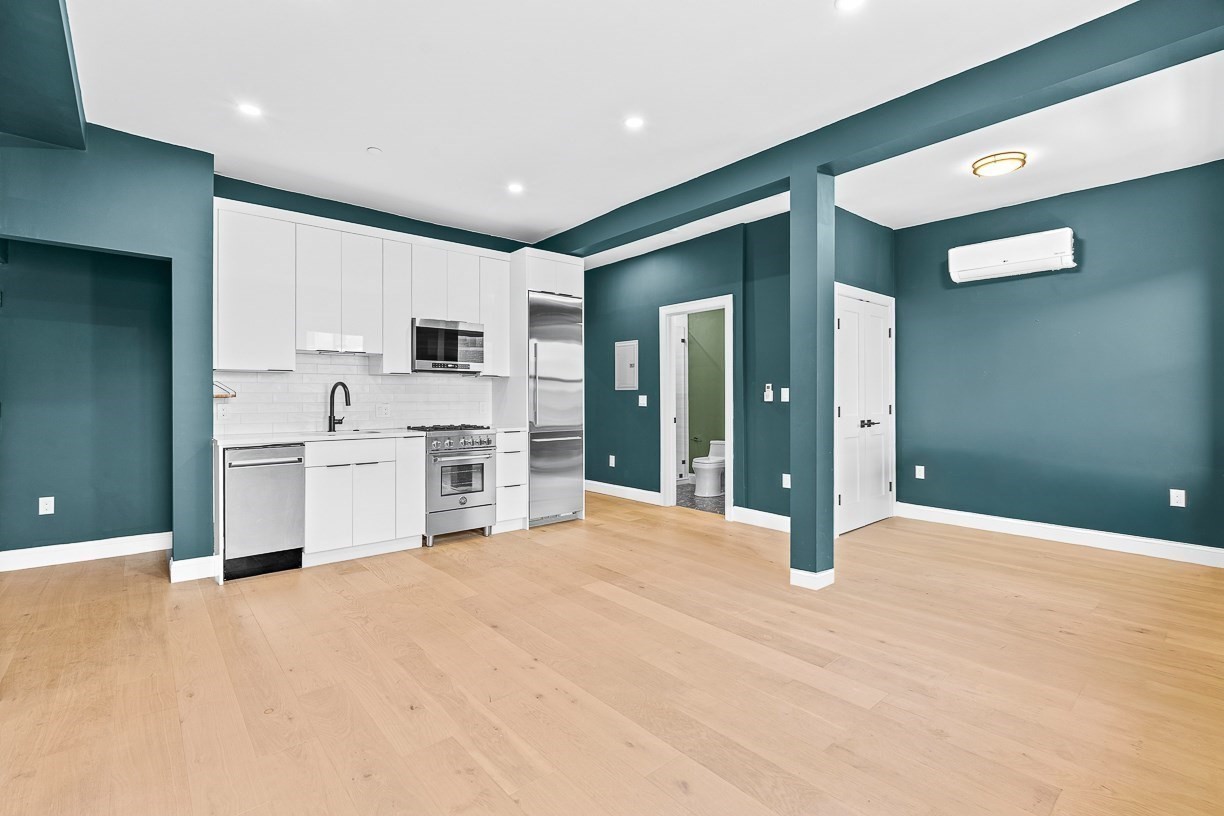 166 Salem St # 8