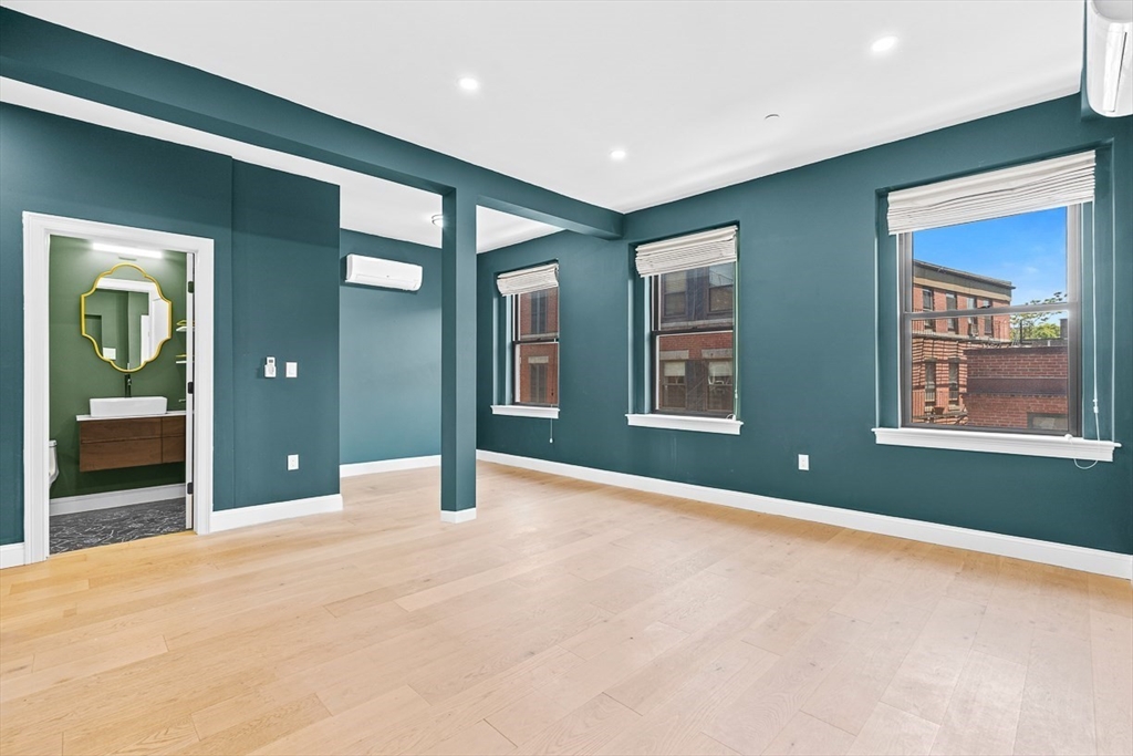 166 Salem St # 8