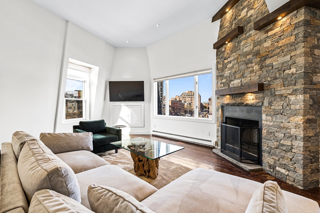 33 Commercial Wharf # 52