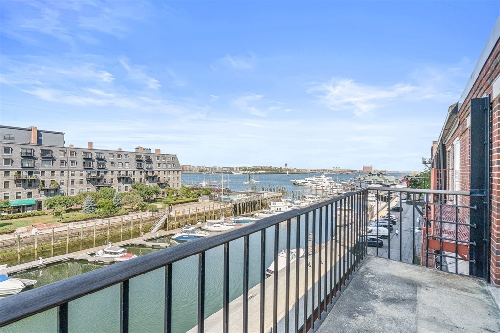33 Commercial Wharf # 52