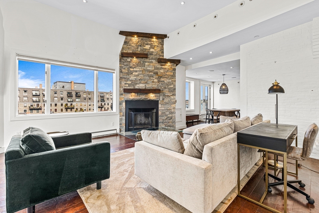 33 Commercial Wharf # 52