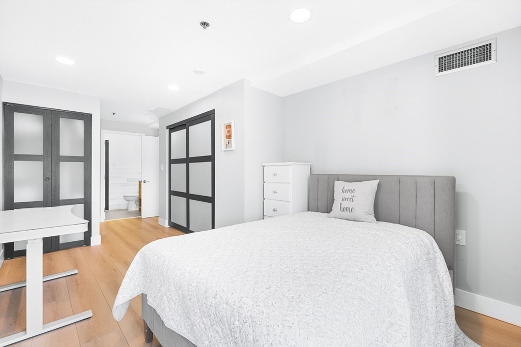 357 Commercial St # 206