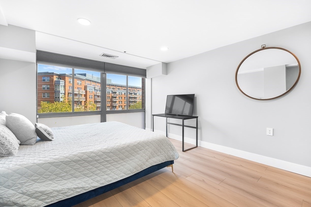 357 Commercial St # 206