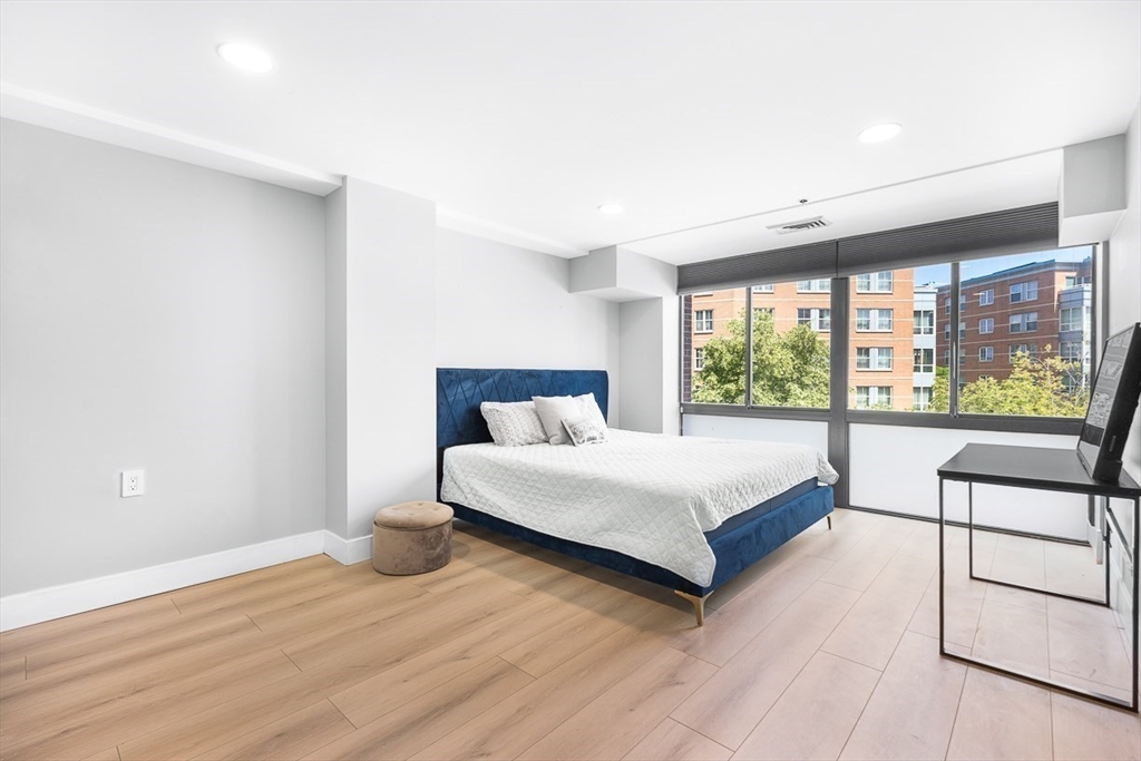 357 Commercial St # 206