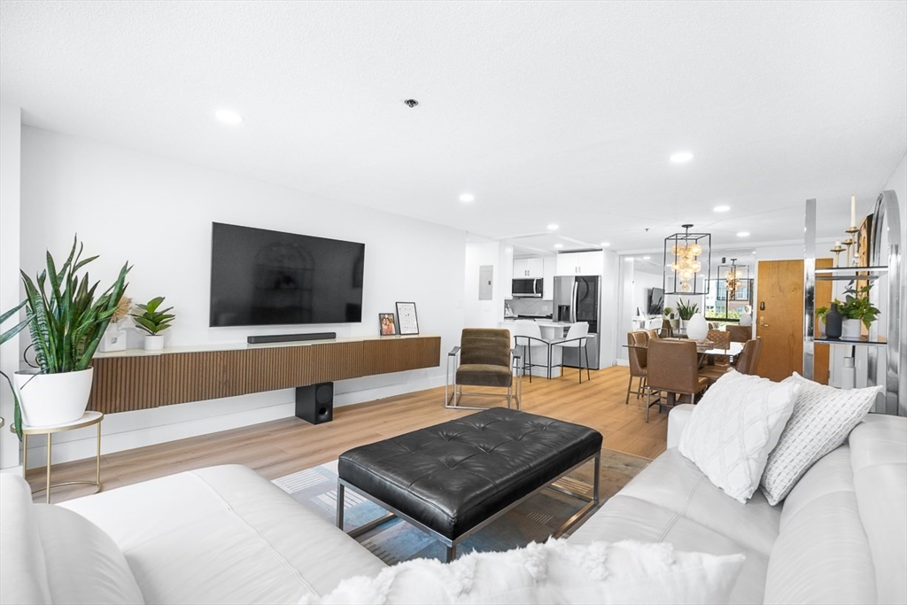 357 Commercial St # 206