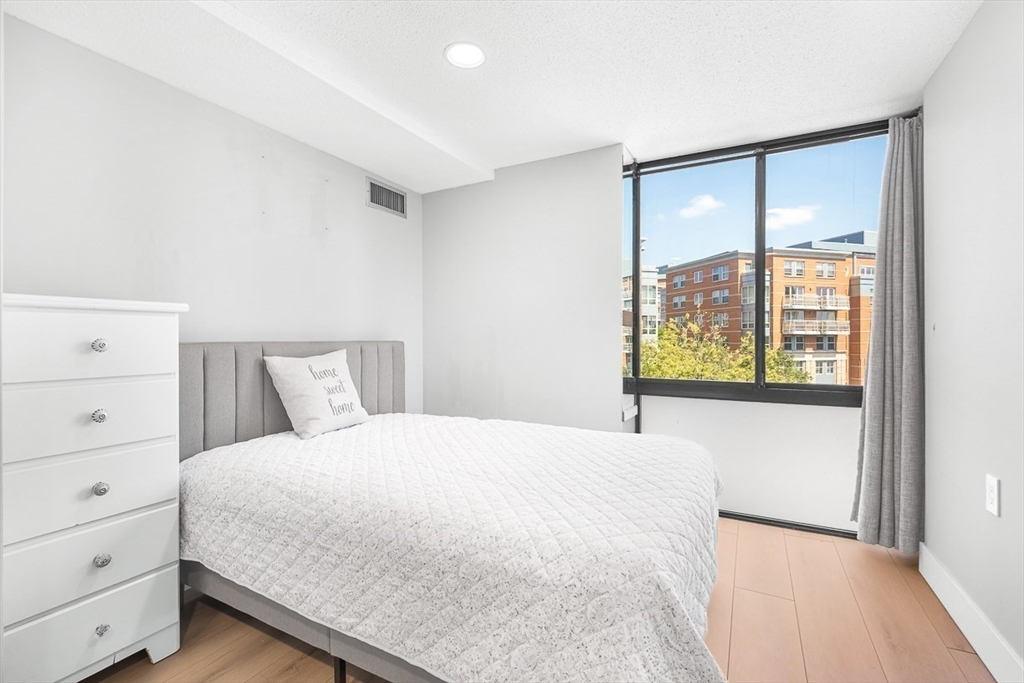 357 Commercial St # 206