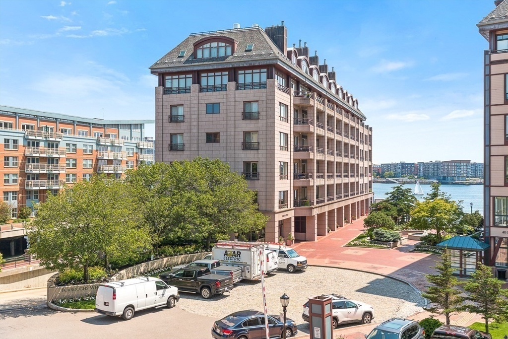 357 Commercial St # 206