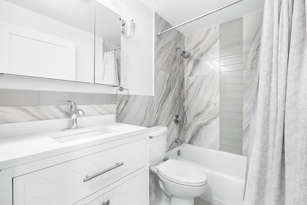 357 Commercial St # 206