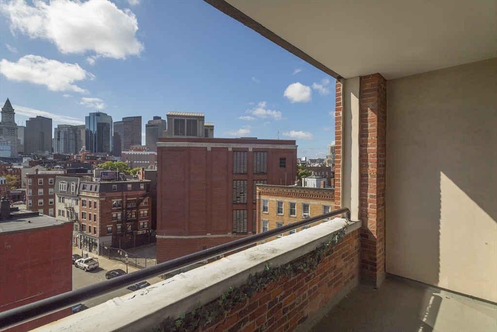 300 Commercial St # 606