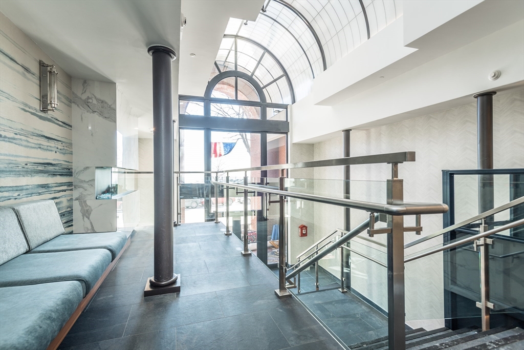 300 Commercial St # 606