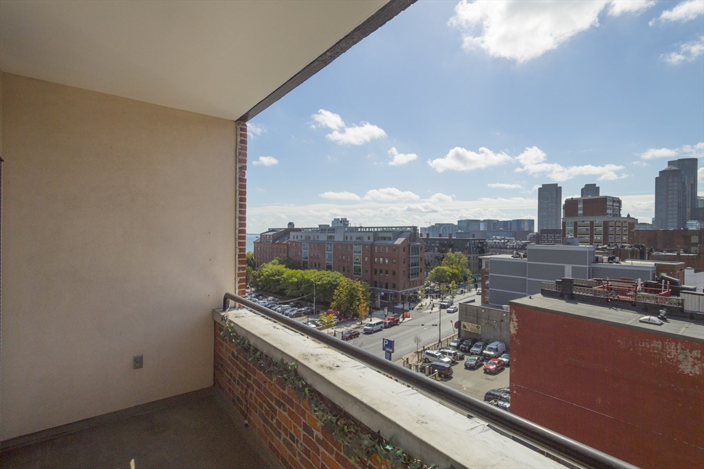 300 Commercial St # 606