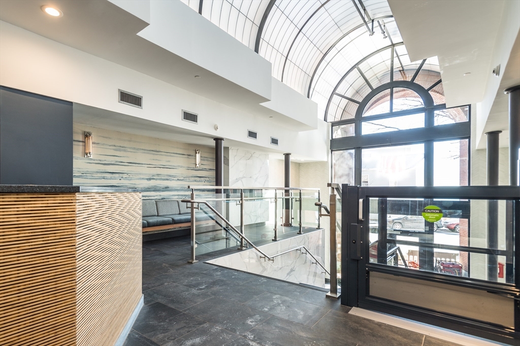 300 Commercial St # 606