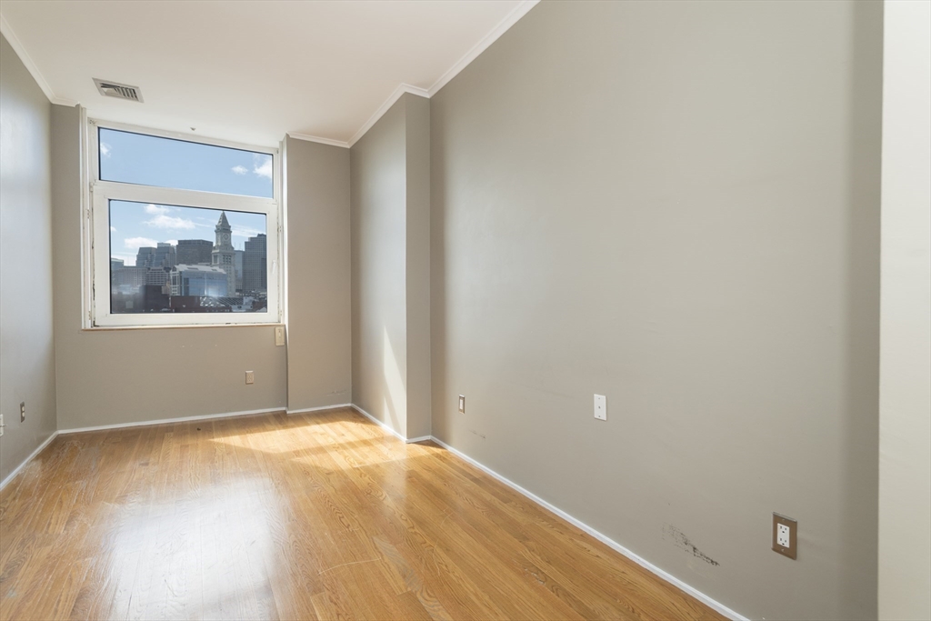 300 Commercial St # 606