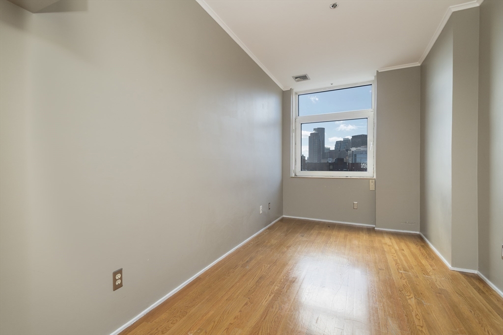 300 Commercial St # 606