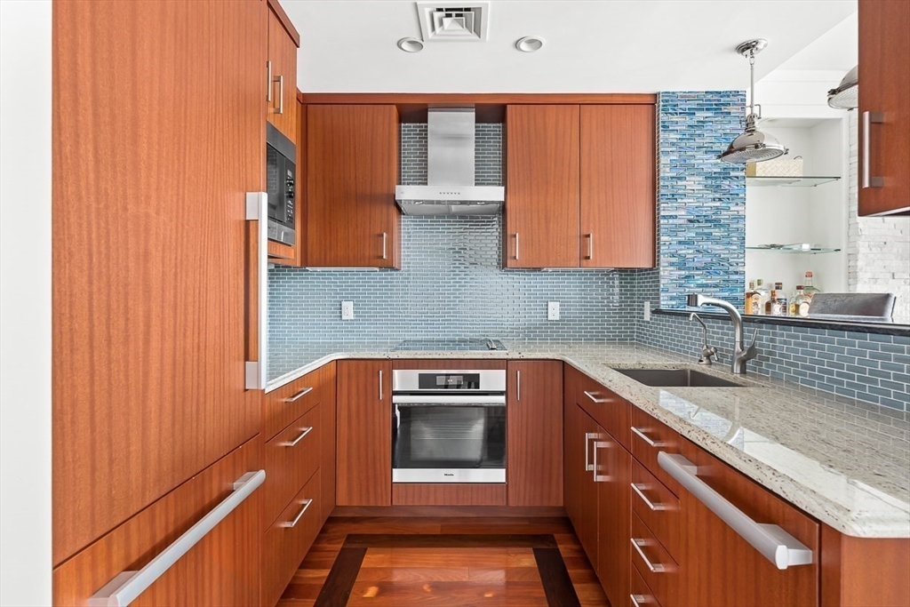 40 Battery St # 309