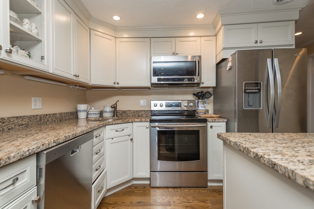 386 Commercial St # 3E