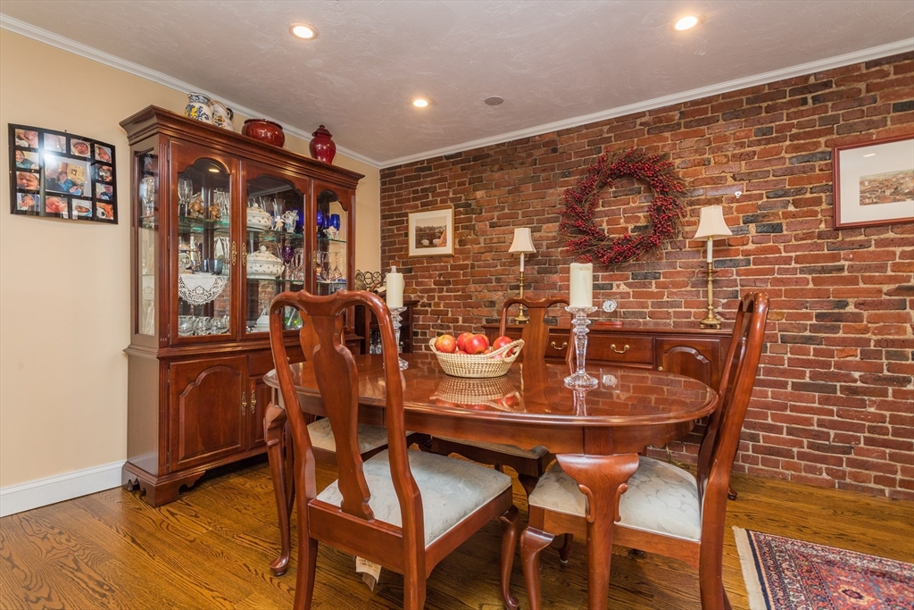 386 Commercial St # 3E