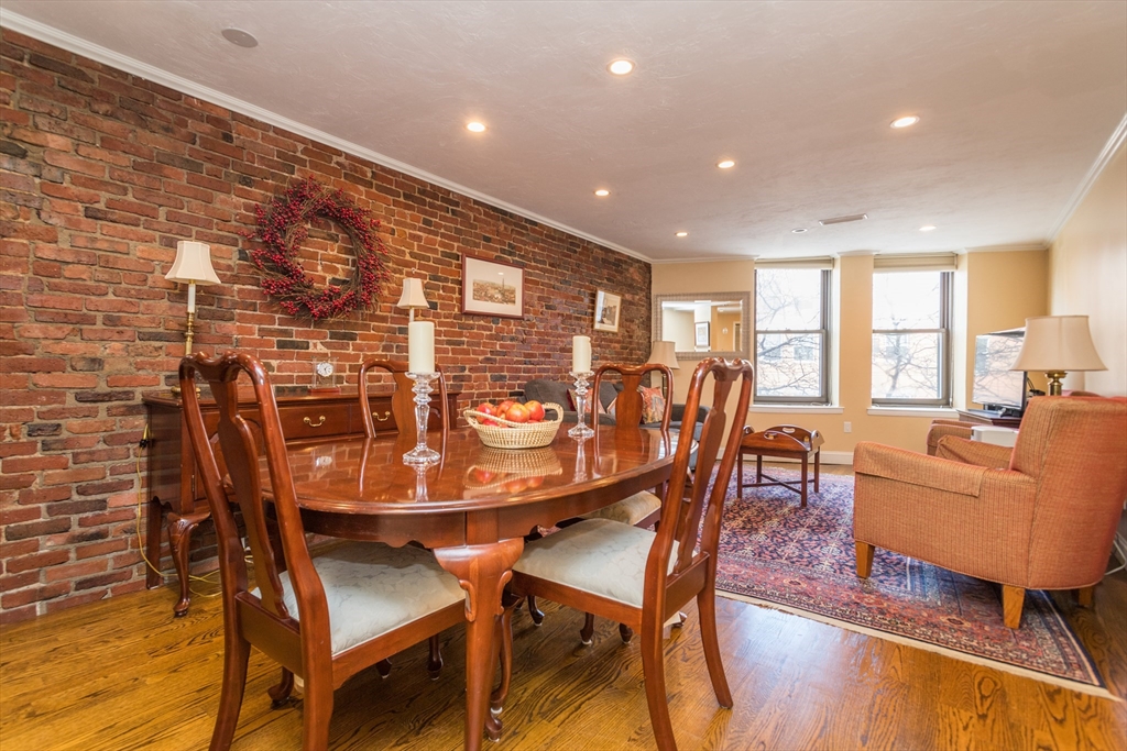 386 Commercial St # 3E