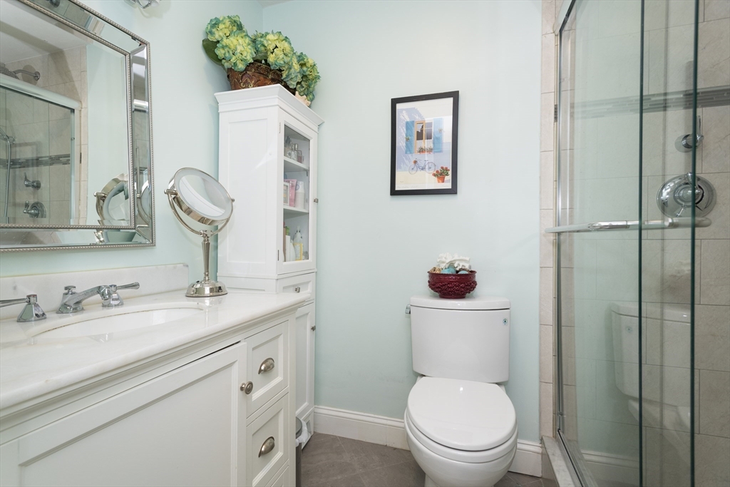 386 Commercial St # 3E