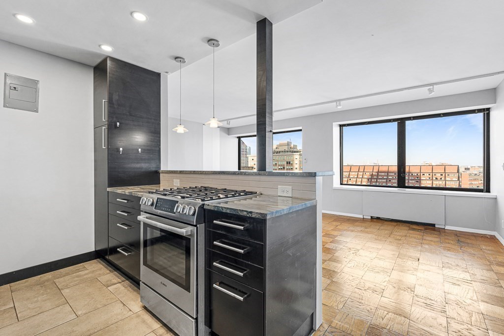 85 East India Row # 10H