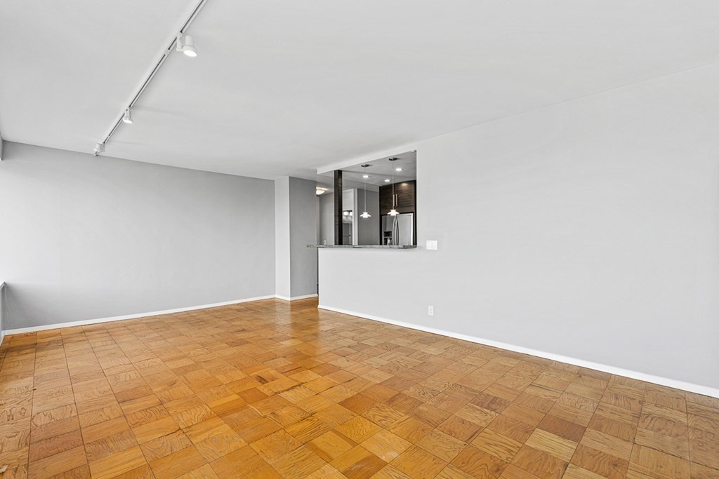 85 East India Row # 10H