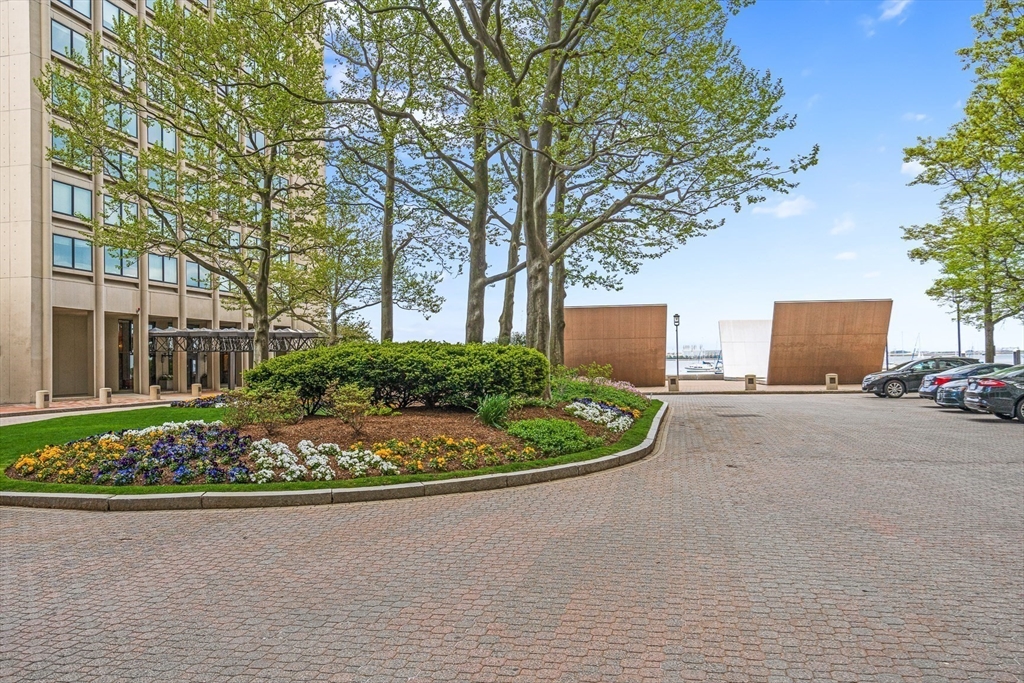 85 East India Row # 10H
