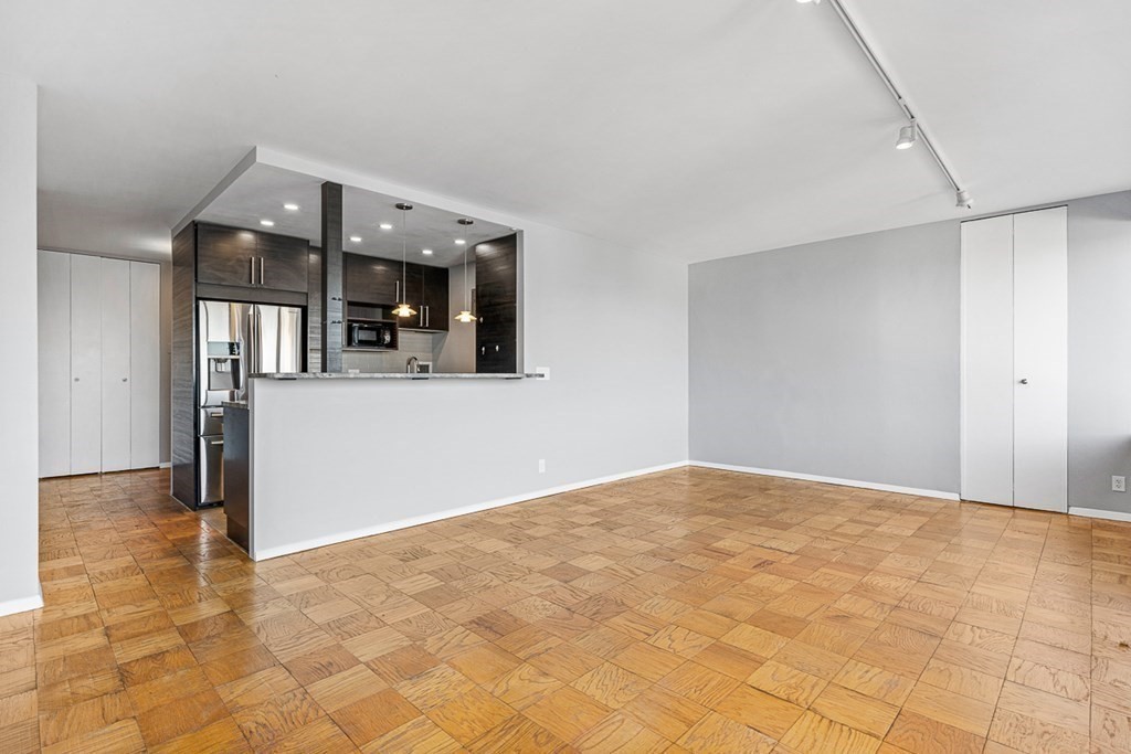 85 East India Row # 10H