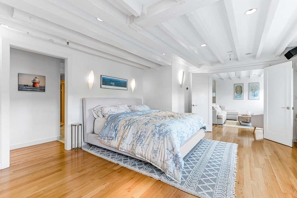 33 Commercial Wharf East # 44