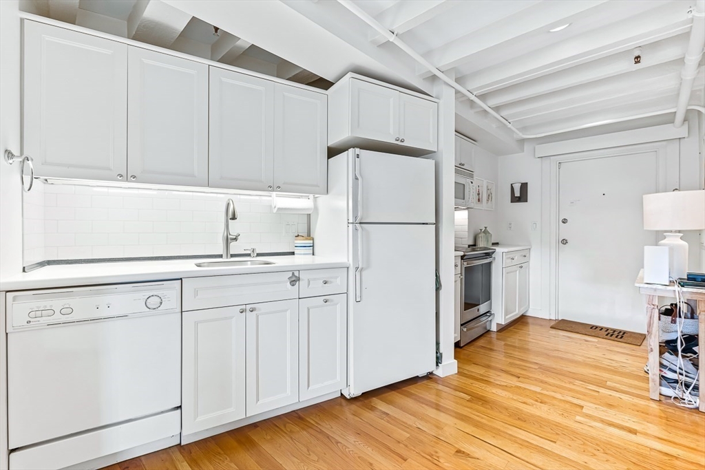 33 Commercial Wharf East # 44
