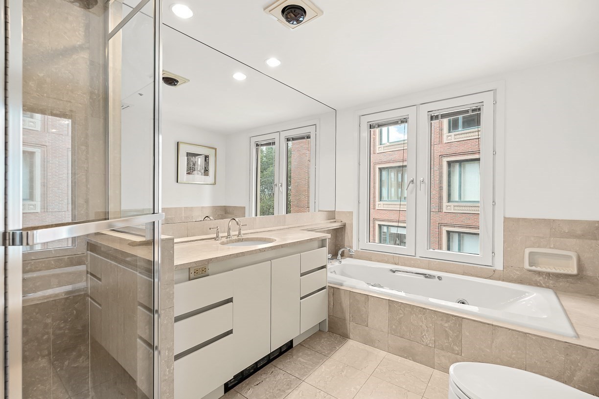 20 Rowes Wharf # 501