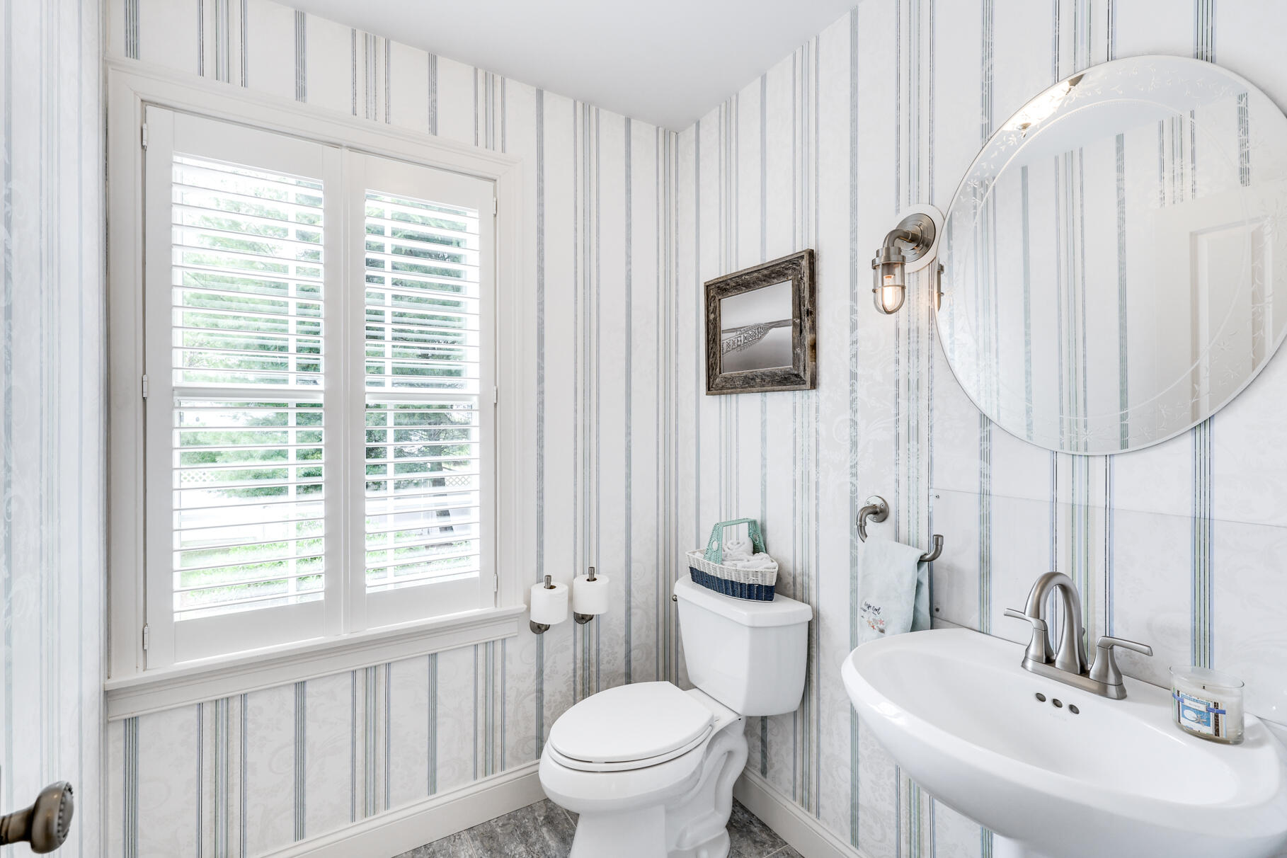 7 Jacobs Meadow Road