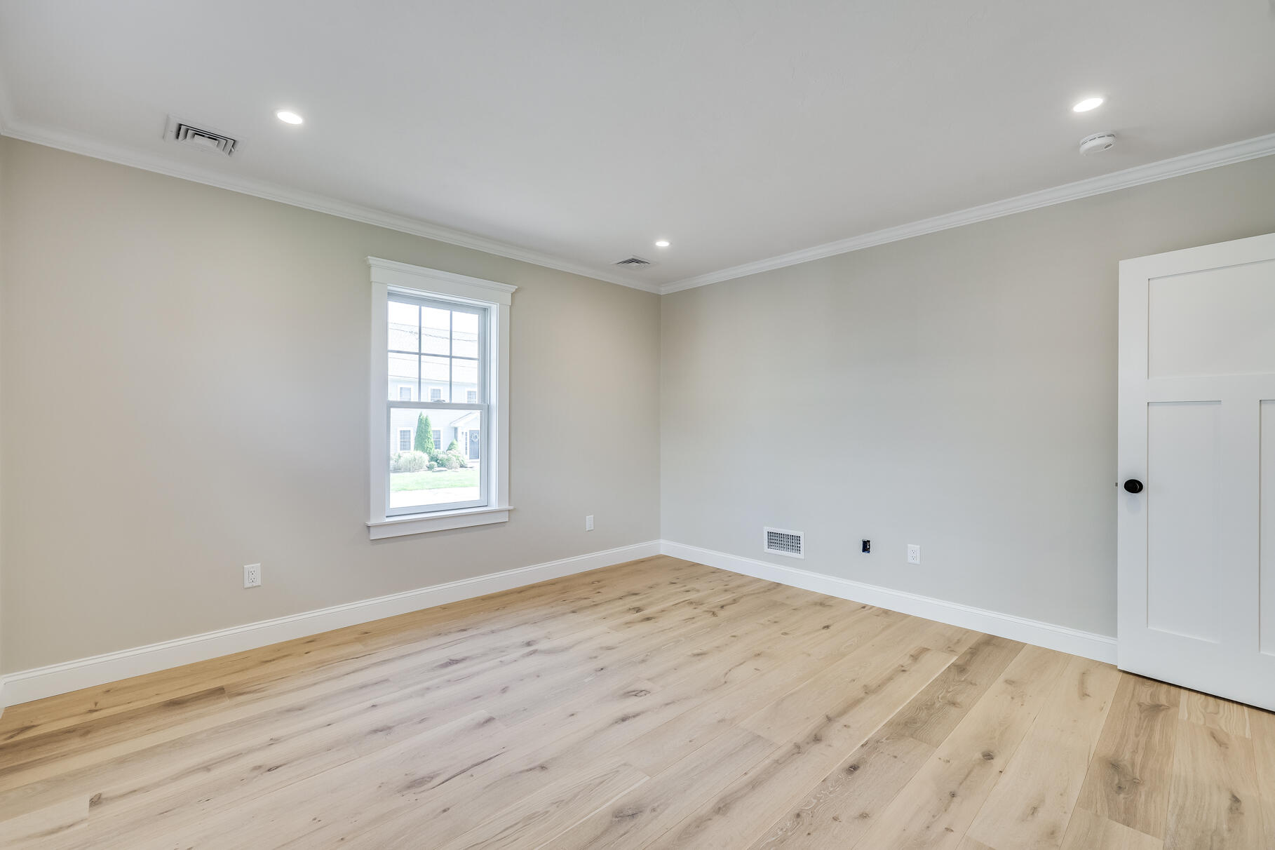 48 Wood Avenue