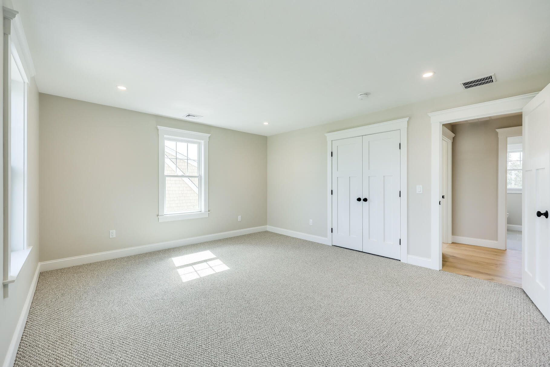 48 Wood Avenue