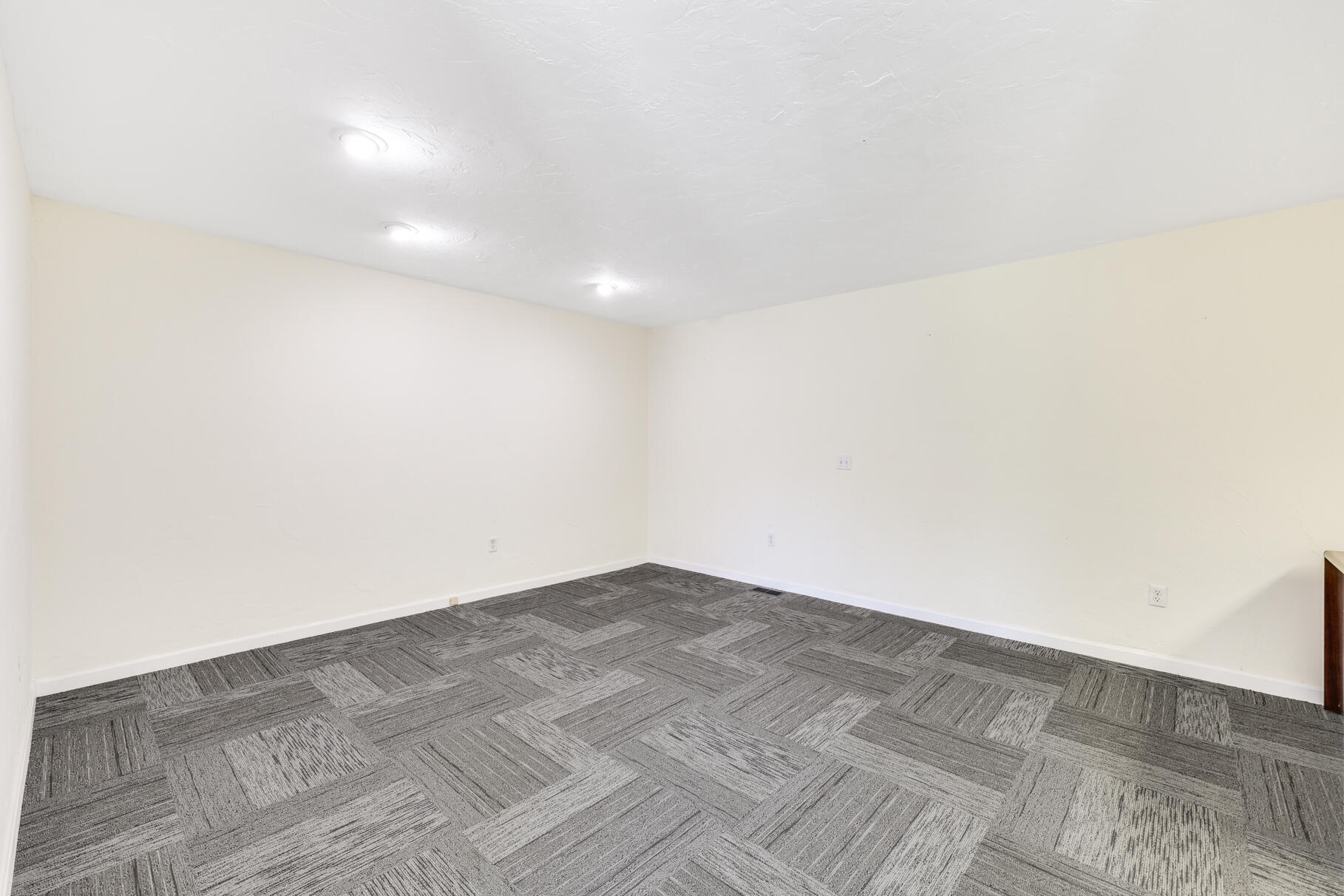 8 Jan Sebastian Drive # 6