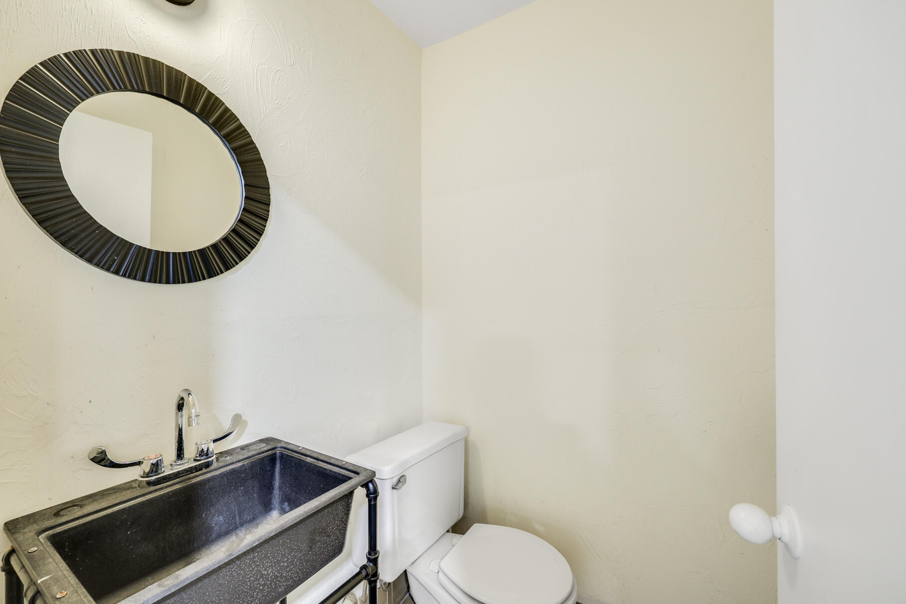 8 Jan Sebastian Drive # 6