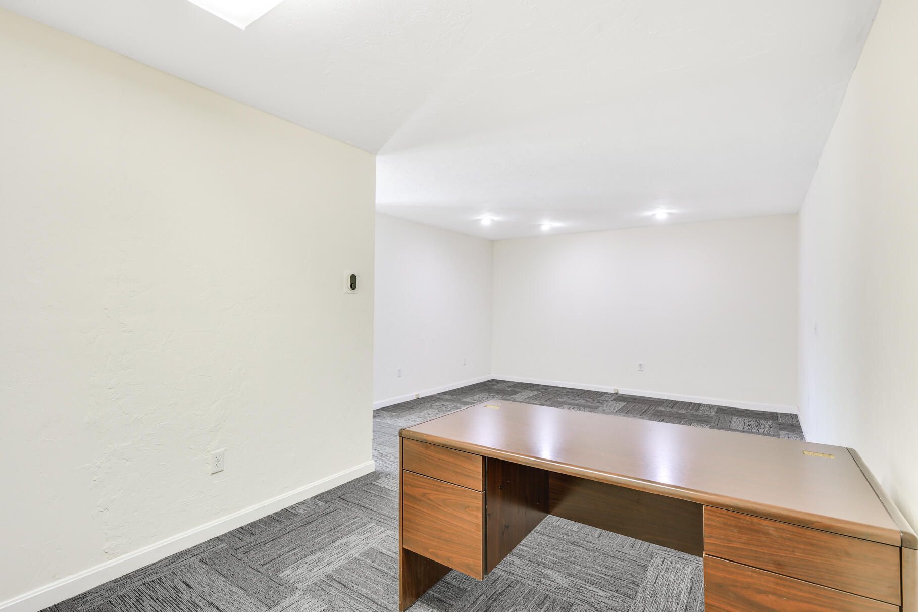 8 Jan Sebastian Drive # 6