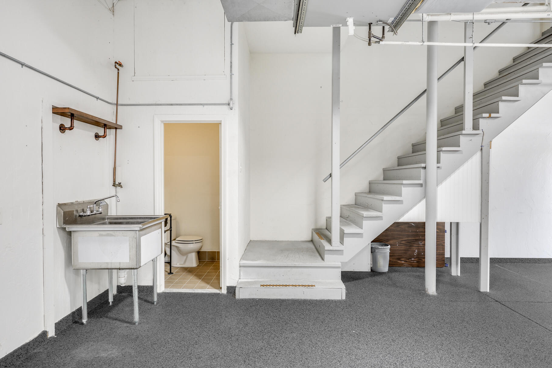 8 Jan Sebastian Drive # 6