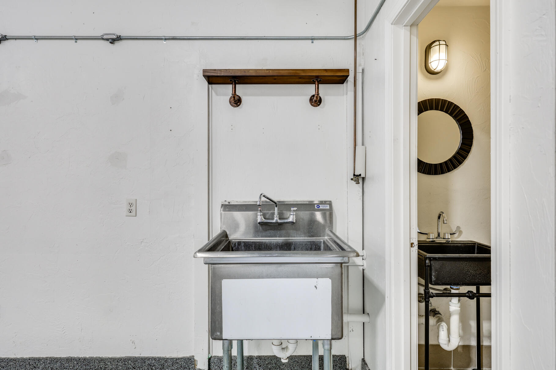 8 Jan Sebastian Drive # 6