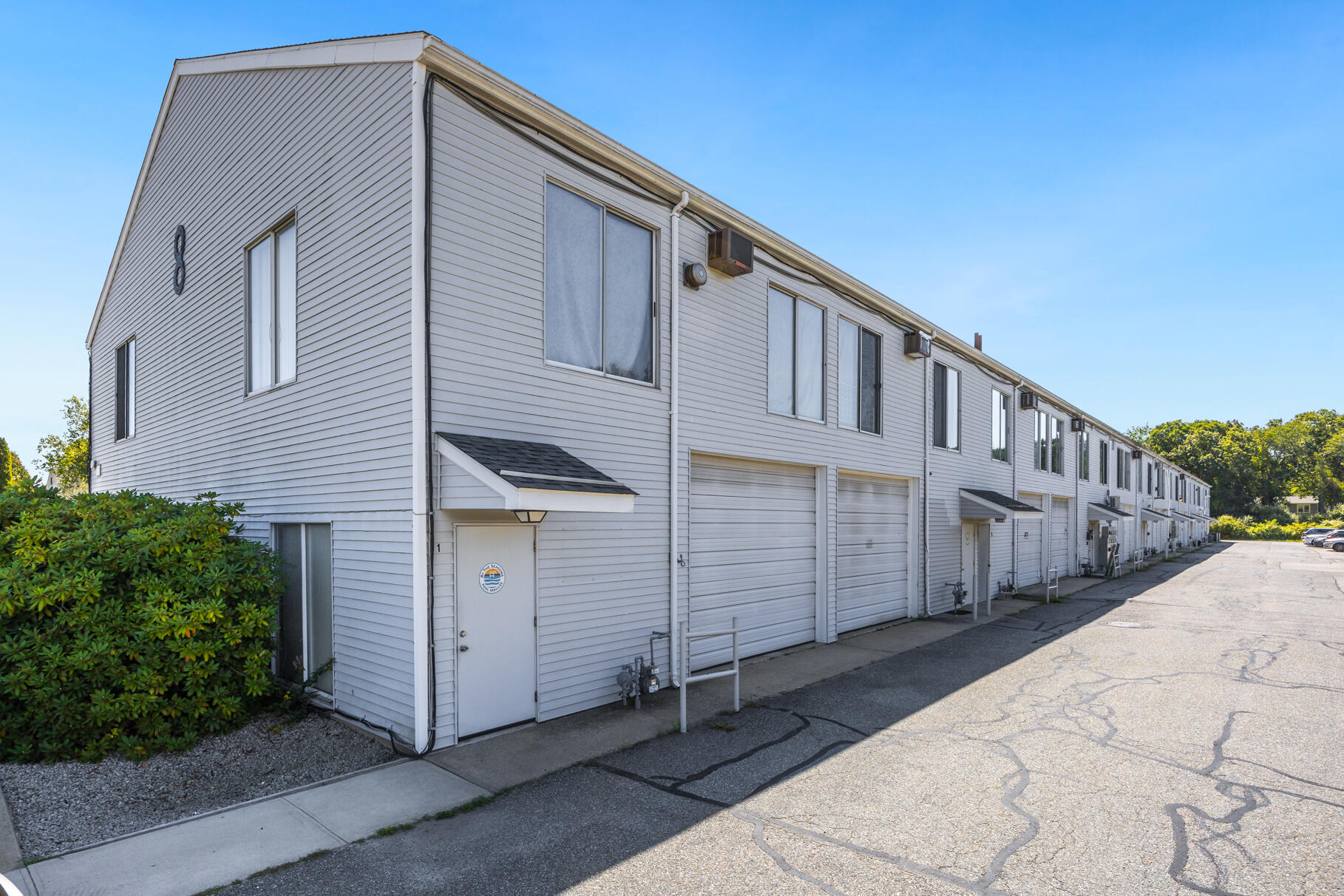 8 Jan Sebastian Drive # 6