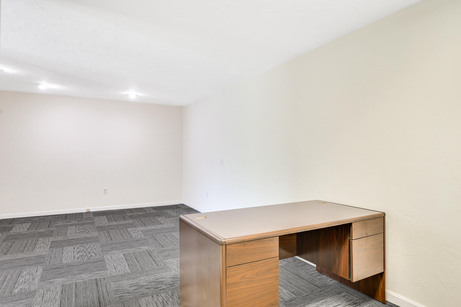 8 Jan Sebastian Drive # 6