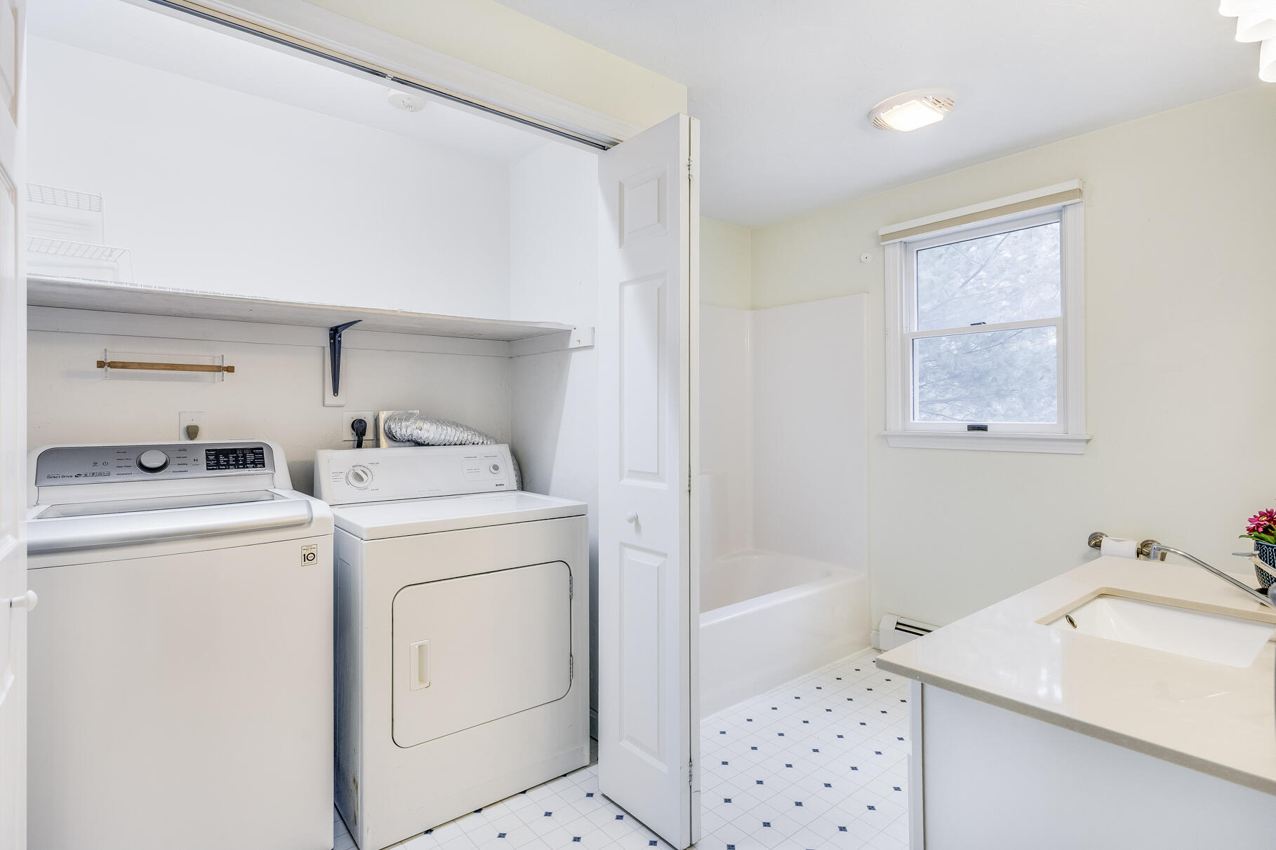 105 Edgewater Drive W