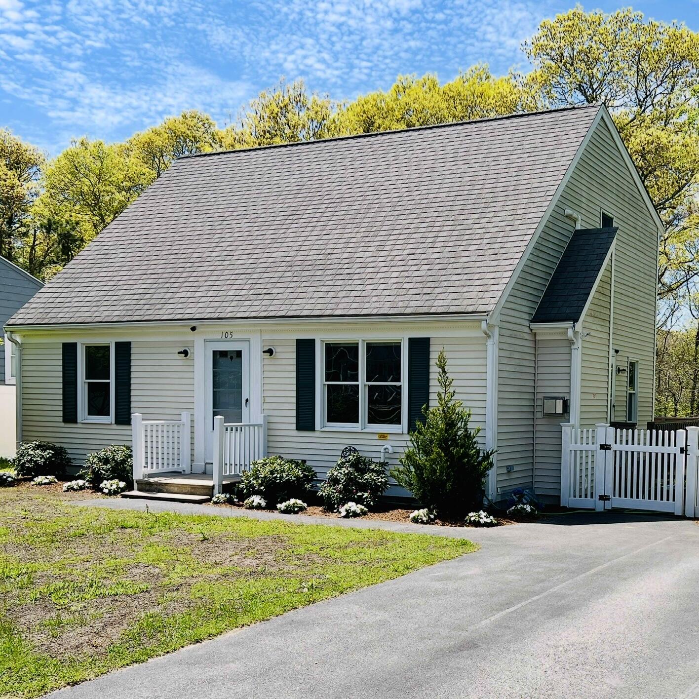 105 Edgewater Drive W