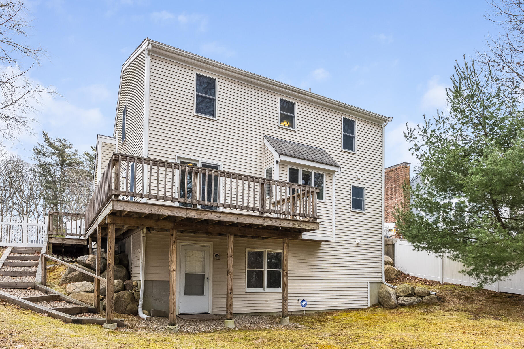 105 Edgewater Drive W