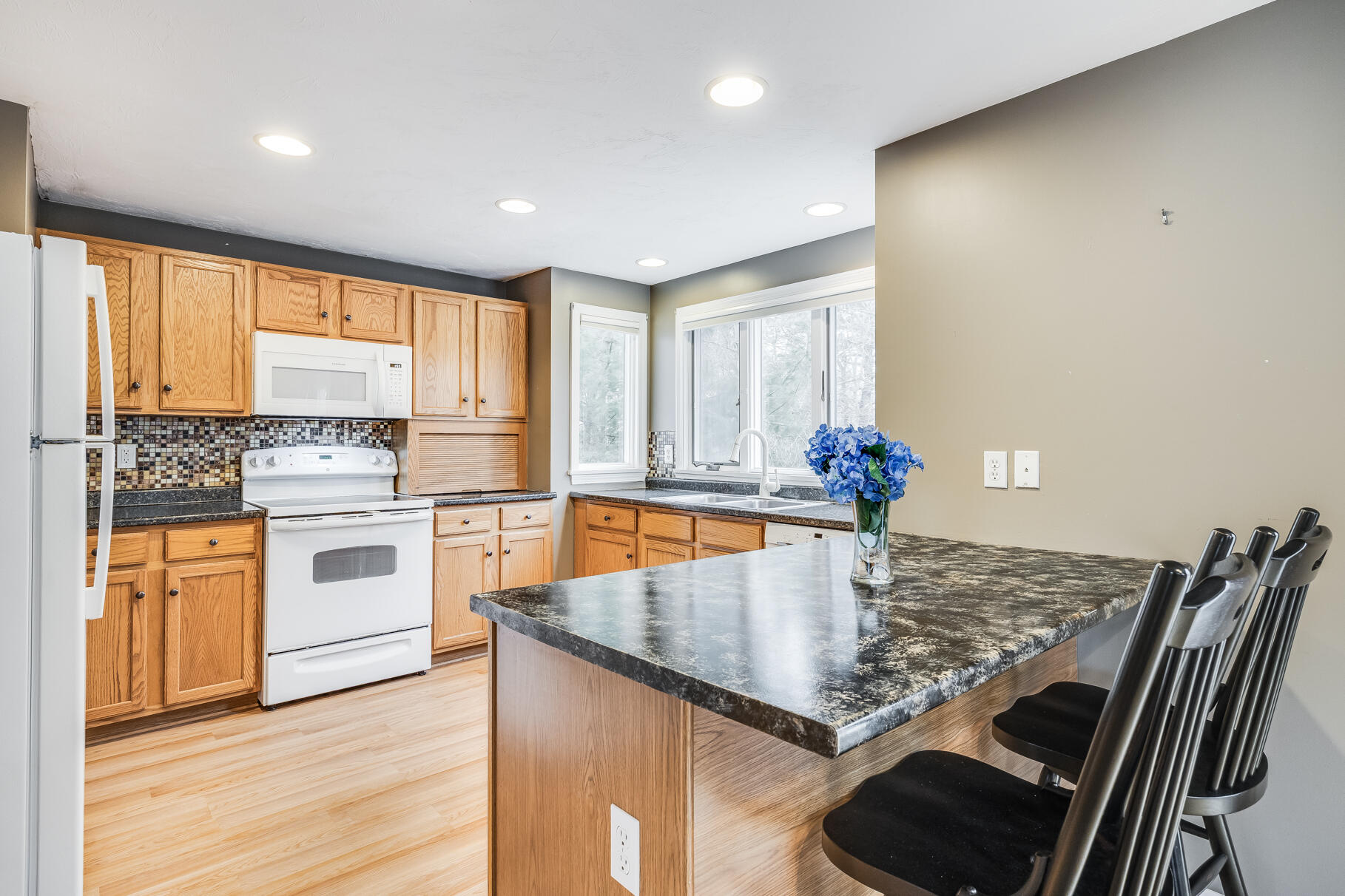 105 Edgewater Drive W